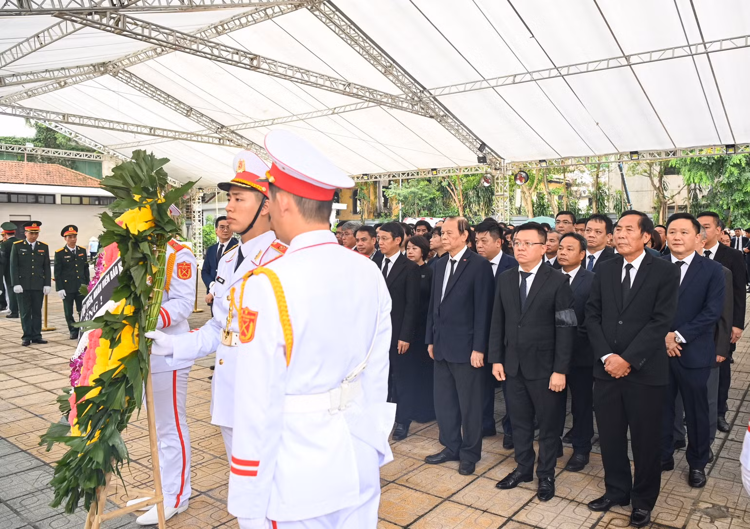 Đoàn cán bộ Báo Nhân Dân chuẩn bị vào viếng Tổng Bí thư Nguyễn Phú Trọng. Đoàn cán bộ Báo Nhân Dân chuẩn bị vào viếng Tổng Bí thư Nguyễn Phú Trọng.