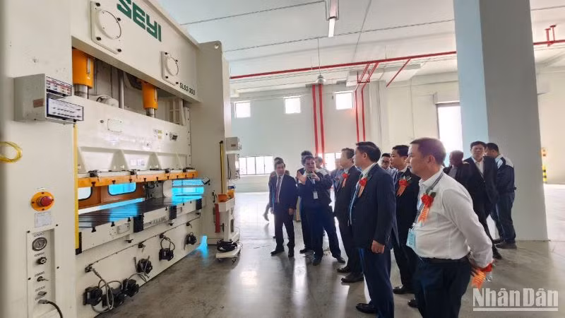 Một loạt các dự án FDI được triển khai tại Khu công nghiệp Liên Hà Thái (tỉnh Thái Bình) đều được đầu tư hiện đại, sử dụng ít năng lượng. Một loạt các dự án FDI được triển khai tại Khu công nghiệp Liên Hà Thái (tỉnh Thái Bình) đều được đầu tư hiện đại, sử dụng ít năng lượng.
