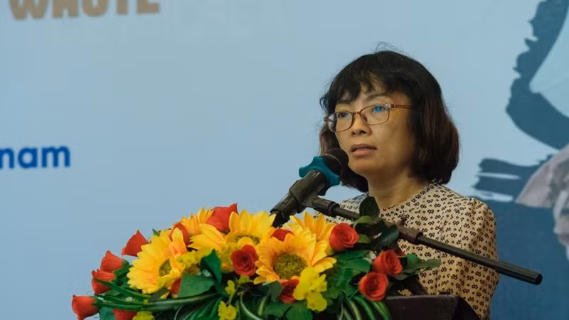 Bà Hà Thị Thanh Hương, Phó Giám đốc Sở Tài nguyên và Môi trường Bình Định phát biểu ý kiến tại hội thảo. Bà Hà Thị Thanh Hương, Phó Giám đốc Sở Tài nguyên và Môi trường Bình Định phát biểu ý kiến tại hội thảo.