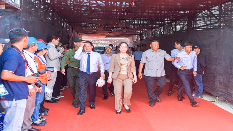 Buổi lễ khai mạc vinh dự có sự tham dự của Quyền Chủ tịch nước Võ Thị Ánh Xuân. Buổi lễ khai mạc vinh dự có sự tham dự của Quyền Chủ tịch nước Võ Thị Ánh Xuân.