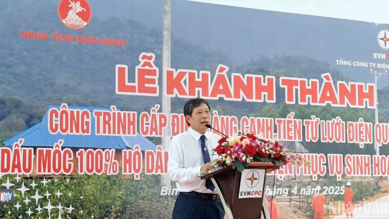 Ông Thái Minh Châu, Giám đốc Công ty Điện lực Bình Định phát biểu tại buổi lễ. Ông Thái Minh Châu, Giám đốc Công ty Điện lực Bình Định phát biểu tại buổi lễ.