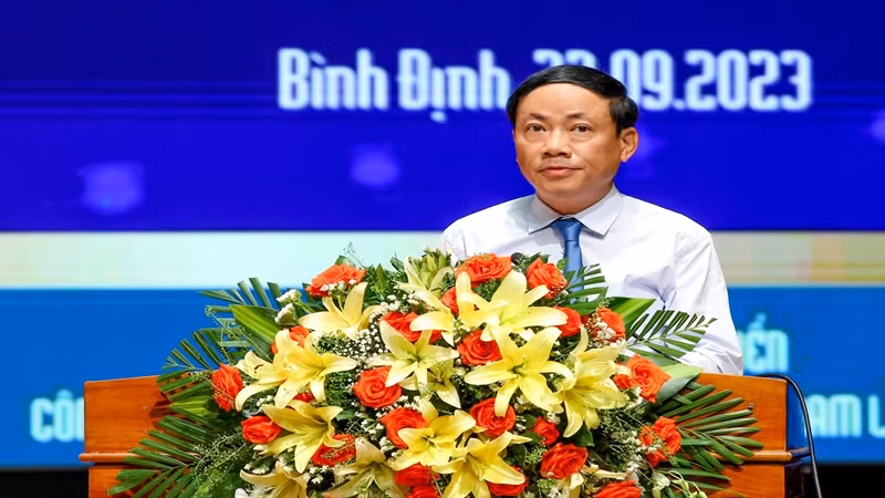 Chủ tịch Ủy ban nhân dân tỉnh Bình Định Phạm Anh Tuấn phát biểu tại hội thảo. Chủ tịch Ủy ban nhân dân tỉnh Bình Định Phạm Anh Tuấn phát biểu tại hội thảo.