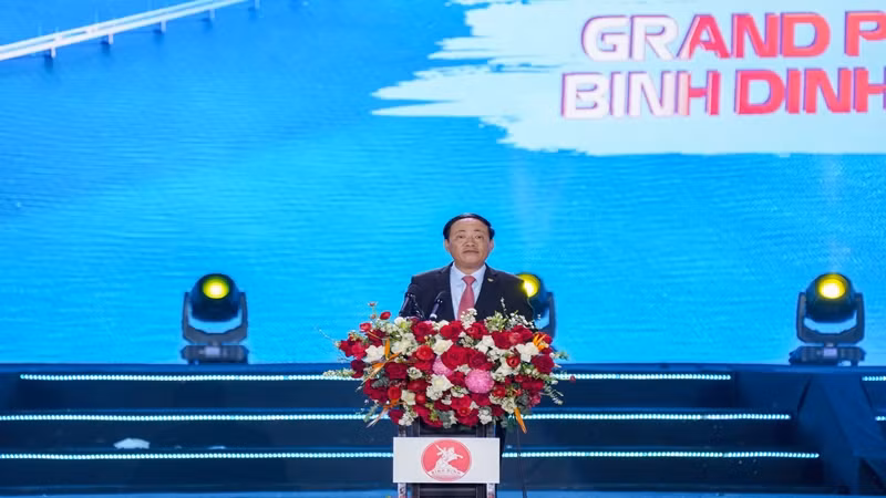 Chủ tịch Ủy ban nhân dân tỉnh Bình Định Phạm Anh Tuấn phát biểu tại lễ khai mạc.