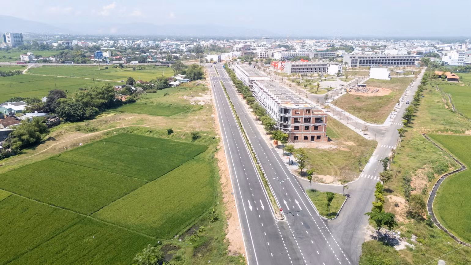 Đây là tuyến giao thông chiến lược, có vai trò rất quan trọng kết nối thị xã An Nhơn và huyện Tuy Phước theo hướng đông-tây.