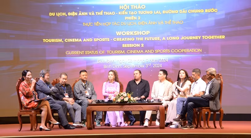Các đạo diễn, nhà sản xuất, diễn viên thảo luận phiên 2.