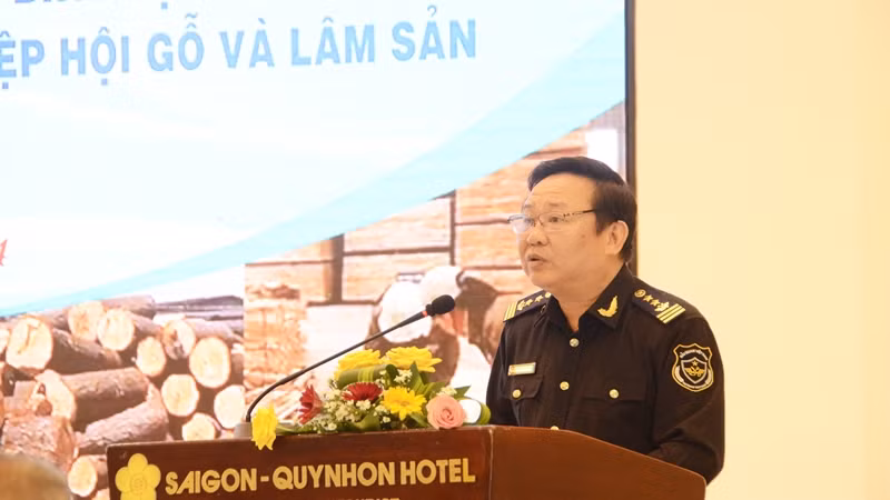 Cục trưởng Hải quan Bình Định Lê Văn Nhuận phát biểu tại hội nghị.