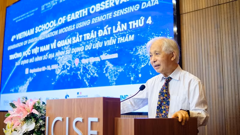 Giáo sư Trần Thanh Vân, Giám đốc Trung tâm ICISE phát biểu tại lễ khai mạc.