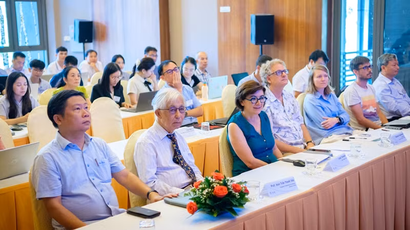 Buỗi lễ có sự tham gia của nhiều giáo sư, tiến sĩ, nhà nghiên cứu khoa học hàng đầu thế giới.