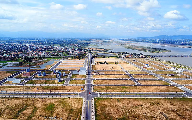 Cơ sở hạ tầng Khu kinh tế nam Phú Yên được đầu tư hoàn thiện. (Ảnh TRUNG THI) Cơ sở hạ tầng Khu kinh tế nam Phú Yên được đầu tư hoàn thiện. (Ảnh TRUNG THI)