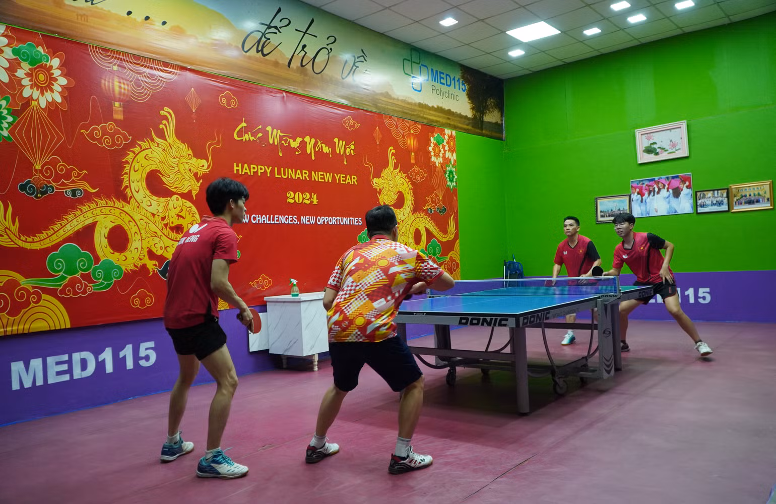 Thi đấu bóng bàn tại giải MED115 mở rộng. (Ảnh: Nguyễn Hiệp) Thi đấu bóng bàn tại giải MED115 mở rộng. (Ảnh: Nguyễn Hiệp)