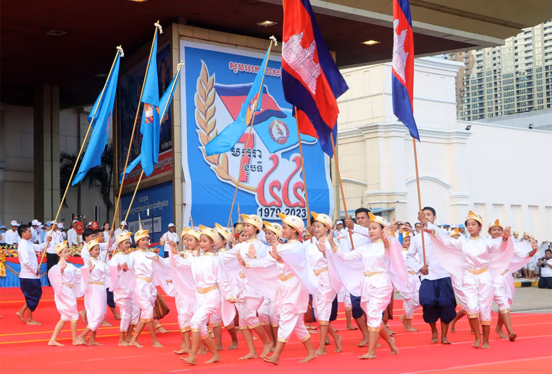 Biểu diễn văn nghệ chào mừng 72 năm Ngày thành lập CPP. (Ảnh: NGUYỄN HIỆP) Biểu diễn văn nghệ chào mừng 72 năm Ngày thành lập CPP. (Ảnh: NGUYỄN HIỆP)