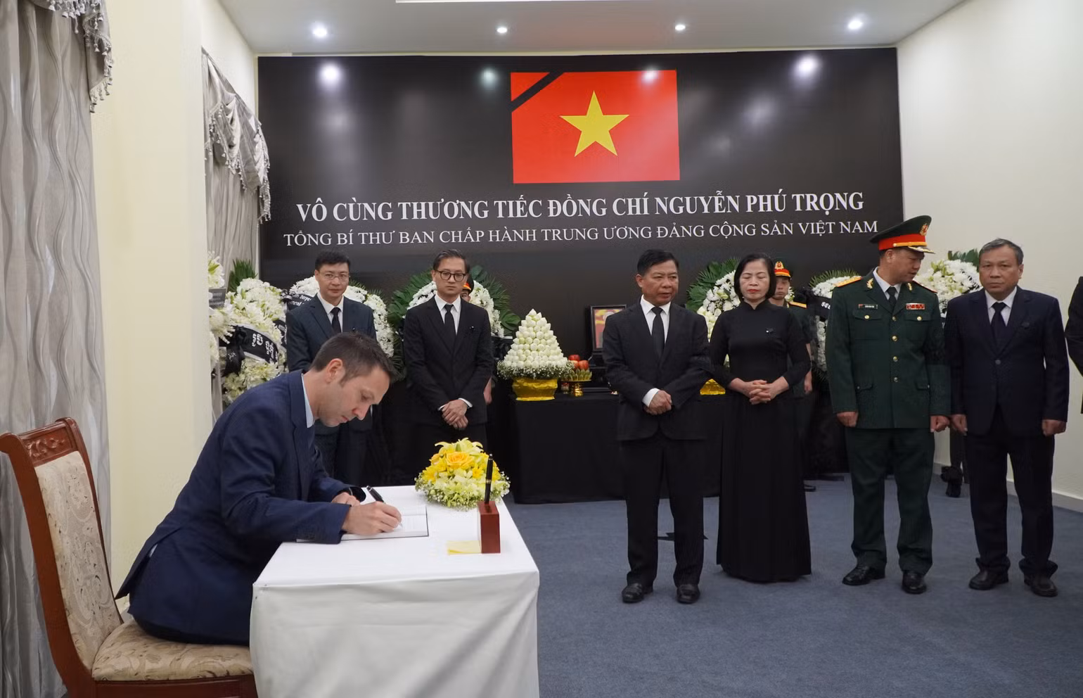 "Tổng Bí thư Nguyễn Phú Trọng đã đóng vai trò quan trọng trong việc nâng cao vị thế của Việt Nam trong cộng đồng quốc tế và làm sâu sắc mối quan hệ giữa Vương quốc Anh và Việt Nam". (Ảnh: Nguyễn Hiệp)