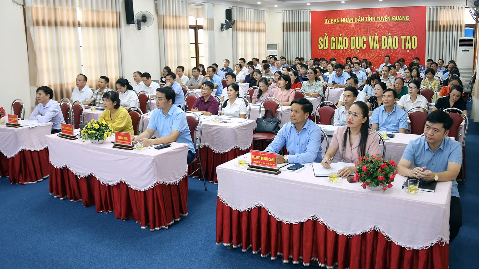 Đại biểu tham dự hội nghị. Đại biểu tham dự hội nghị.