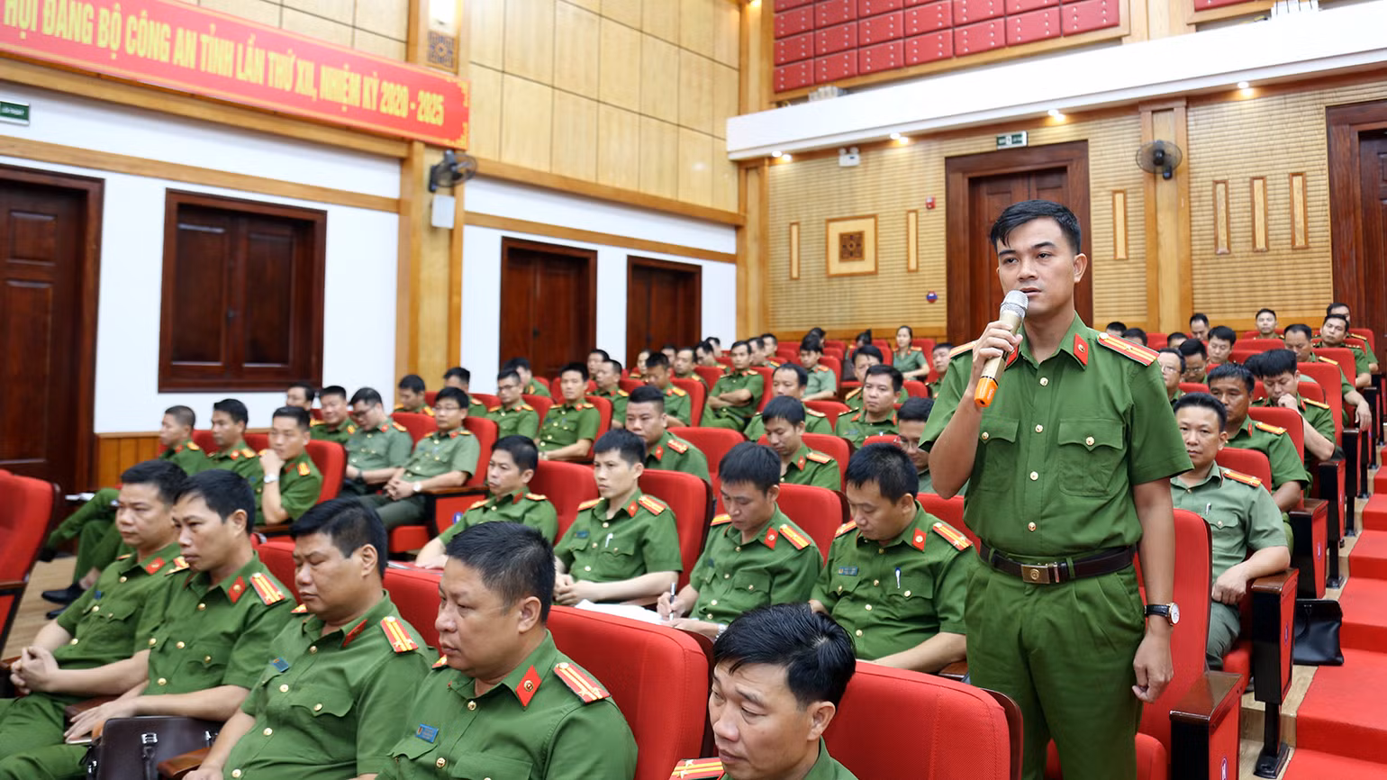 Đại diện Công an cấp xã trên địa bản tỉnh Tuyên Quang thảo luận tại hội nghị. Đại diện Công an cấp xã trên địa bản tỉnh Tuyên Quang thảo luận tại hội nghị.