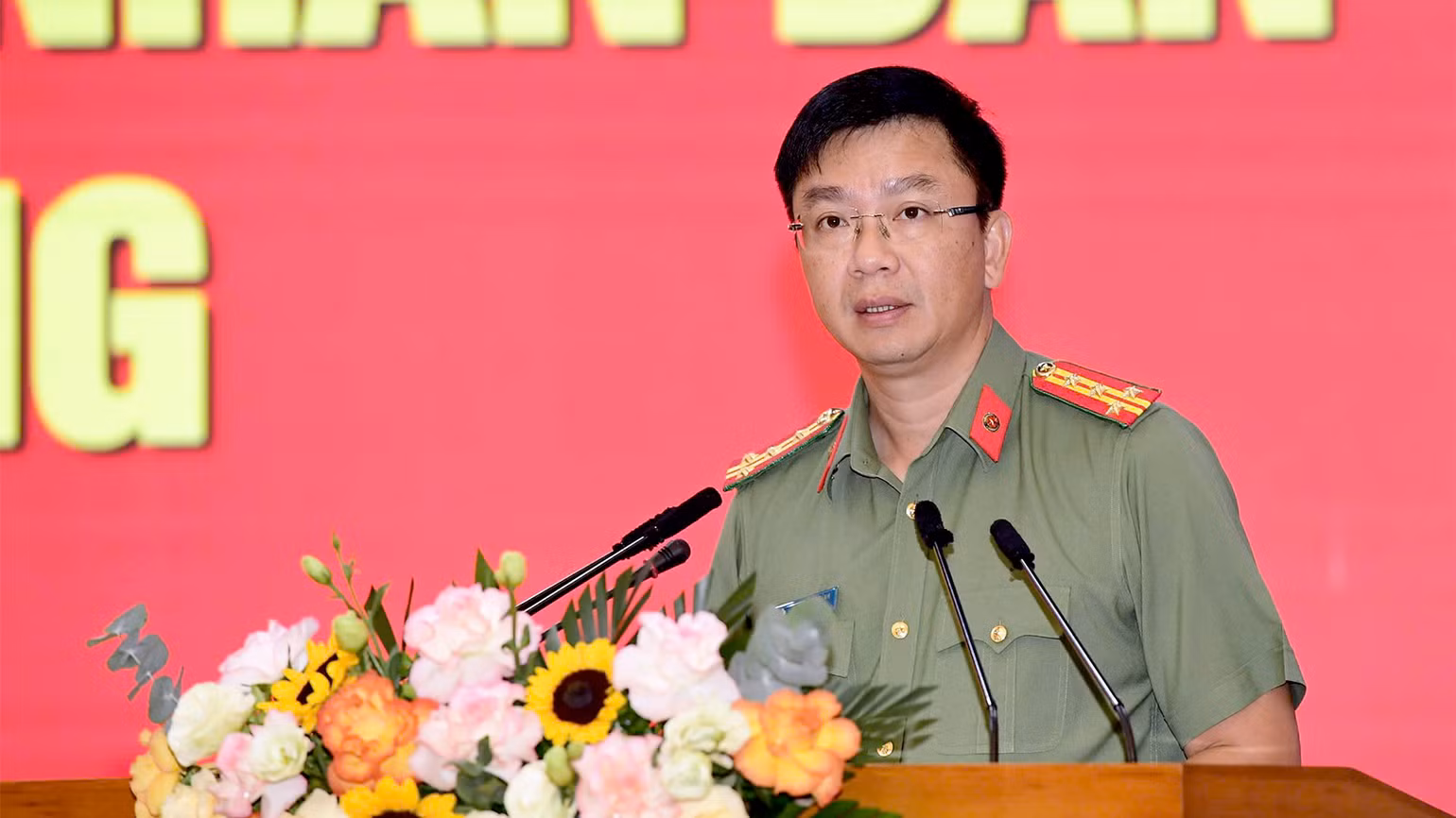 Đại tá Phạm Kim Đĩnh, Giám đốc Công an tỉnh Tuyên Quang phát biểu tại hội nghị. Đại tá Phạm Kim Đĩnh, Giám đốc Công an tỉnh Tuyên Quang phát biểu tại hội nghị.