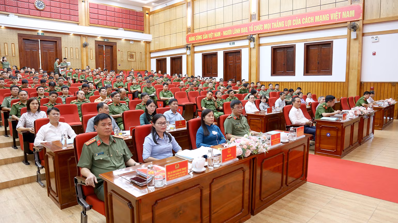 Các đại biểu dự hội nghị. Các đại biểu dự hội nghị.