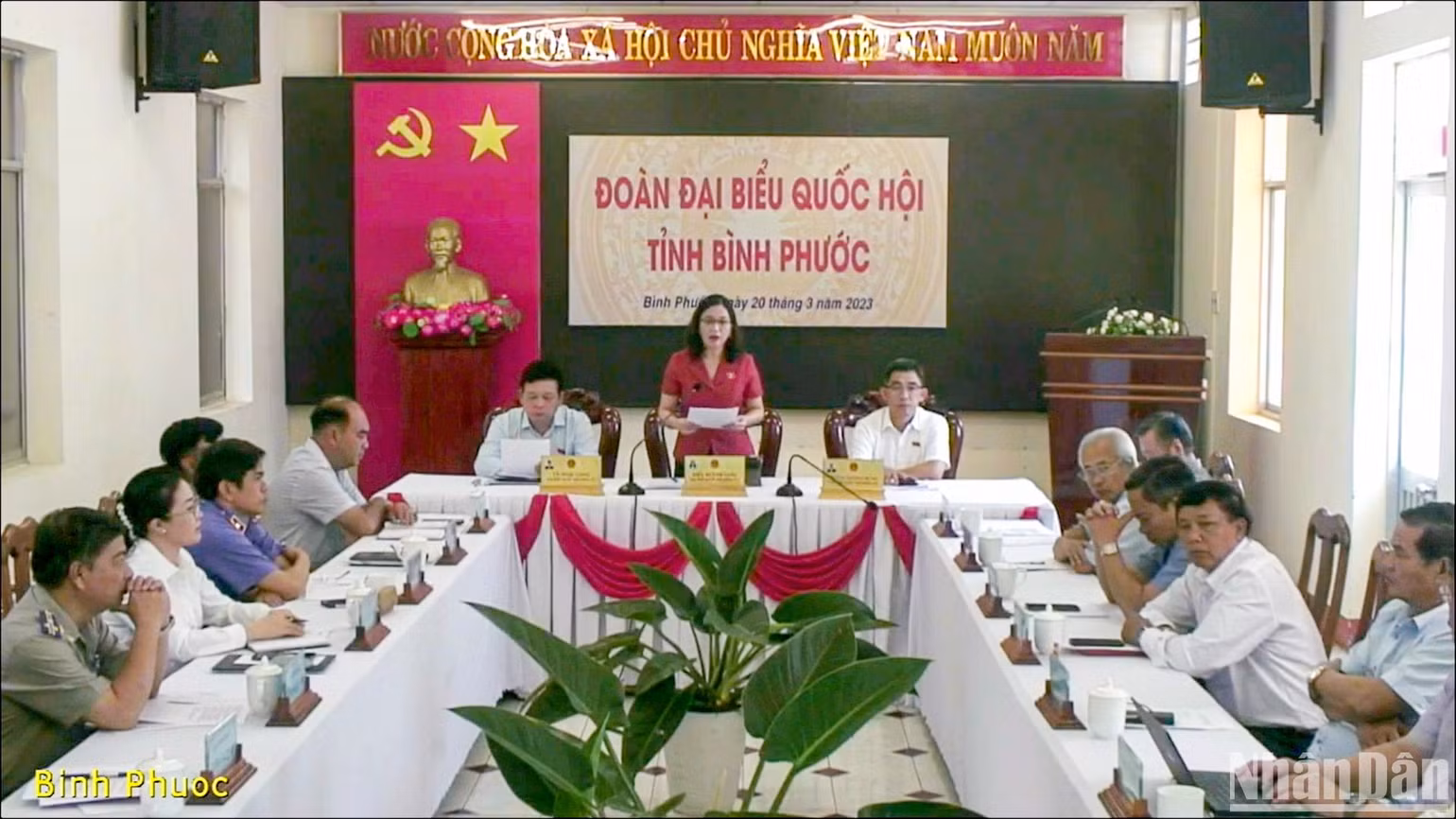 Đại biểu Quốc hội tỉnh Bình Phước Điểu Huỳnh Sang phát biểu chất vấn tại điểm cầu. Đại biểu Quốc hội tỉnh Bình Phước Điểu Huỳnh Sang phát biểu chất vấn tại điểm cầu.