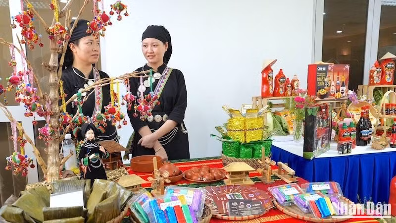 Làng văn hóa du lịch Thái Hải (Thái Nguyên) tham gia Liên hoan với những sản vật phong phú, đặc trưng của đồng bào Tày, Nùng vùng trung du Bắc Bộ.