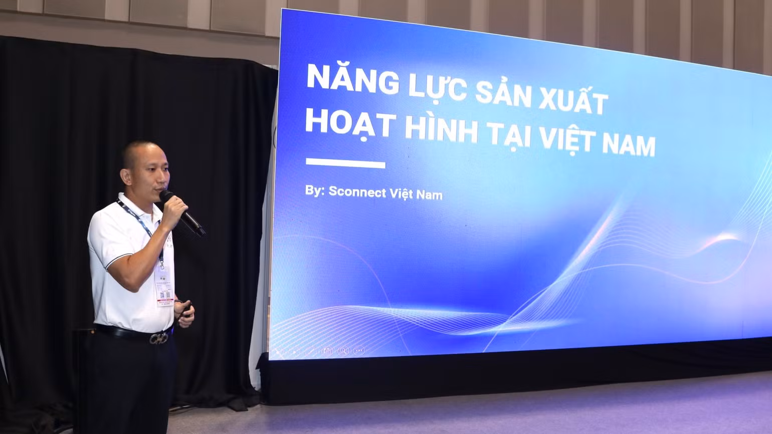 Diễn giả Tạ Mạnh Hoàng trình bày tham luận. (Ảnh: Phạm Quyên)