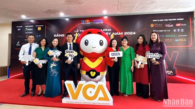 Năm thứ hai được tổ chức, Giải thưởng có thêm nhiều nét mới chuyên nghiệp, hấp dẫn, như thiết kế và công bố linh vật riêng của giải, đăng ký bản quyền kịch bản và Cúp... Năm thứ hai được tổ chức, Giải thưởng có thêm nhiều nét mới chuyên nghiệp, hấp dẫn, như thiết kế và công bố linh vật riêng của giải, đăng ký bản quyền kịch bản và Cúp...