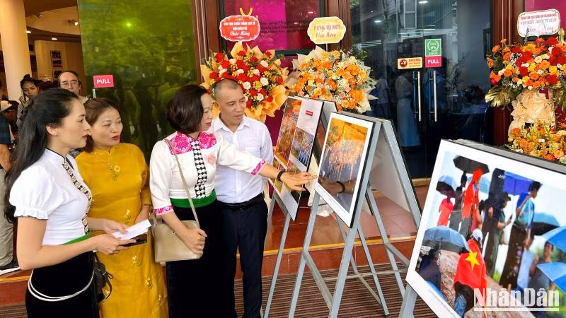 Triển lãm mở cửa đến hết ngày 9/8 tại Bảo tàng Phụ nữ Việt Nam (36 Lý Thường Kiệt, Hà Nội). Triển lãm mở cửa đến hết ngày 9/8 tại Bảo tàng Phụ nữ Việt Nam (36 Lý Thường Kiệt, Hà Nội).
