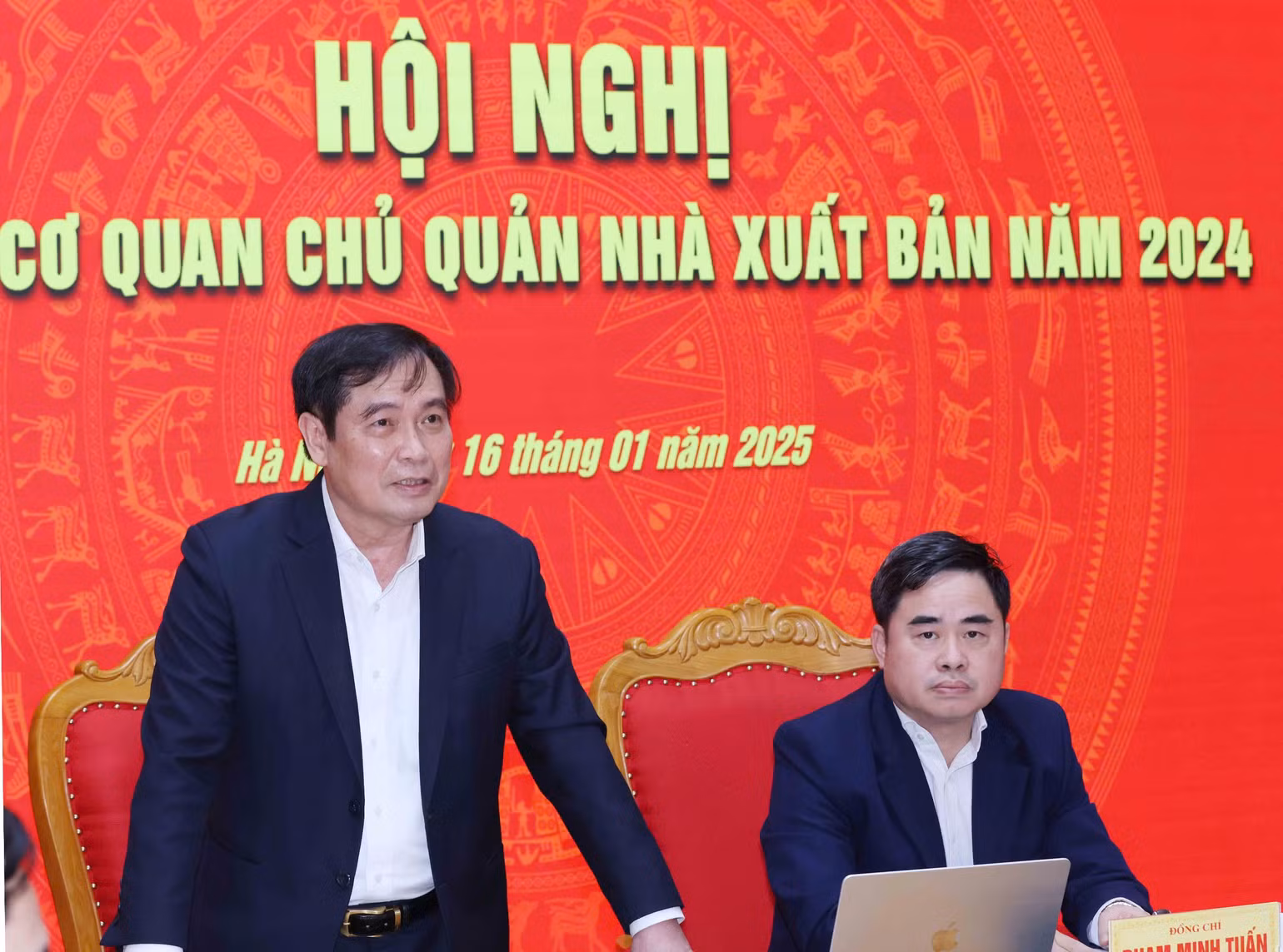 Đồng chí Phan Xuân Thủy phát biểu ý kiến tại hội nghị giao ban cơ quan chủ quản nhà xuất bản năm 2024 Đồng chí Phan Xuân Thủy phát biểu ý kiến tại hội nghị giao ban cơ quan chủ quản nhà xuất bản năm 2024