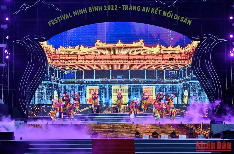 Biểu diễn nghệ thuật Nhã nhạc cung đình Huế.