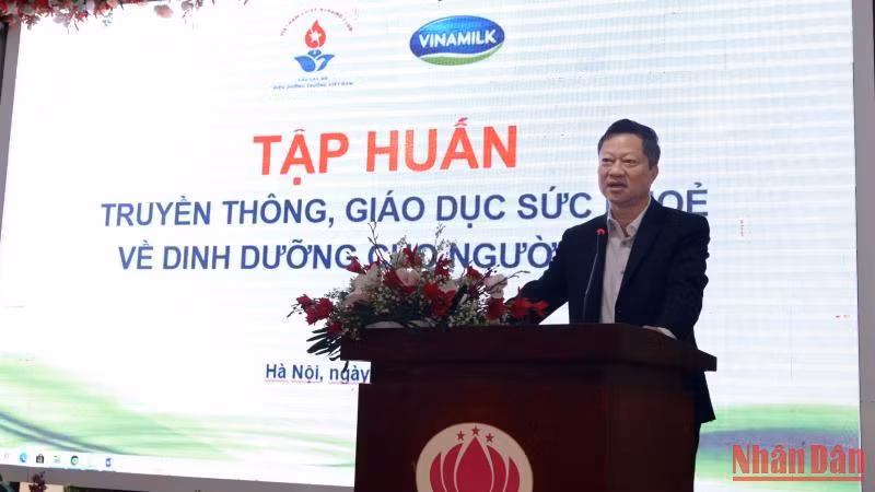 BSCKII. Hoàng Văn Thành, Chủ tịch Câu lạc bộ Điều dưỡng trưởng Việt Nam phát biểu tại chương trình tập huấn. BSCKII. Hoàng Văn Thành, Chủ tịch Câu lạc bộ Điều dưỡng trưởng Việt Nam phát biểu tại chương trình tập huấn.
