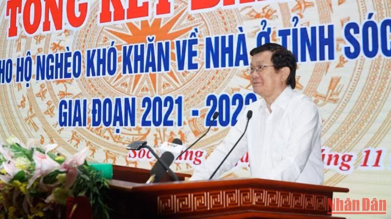 Nguyên Chủ tịch nước phát biểu tại Lễ tổng kết vận động hỗ trợ xây dựng nhà ở cho hộ nghèo trên địa bàn tỉnh Sóc Trăng. Nguyên Chủ tịch nước phát biểu tại Lễ tổng kết vận động hỗ trợ xây dựng nhà ở cho hộ nghèo trên địa bàn tỉnh Sóc Trăng.