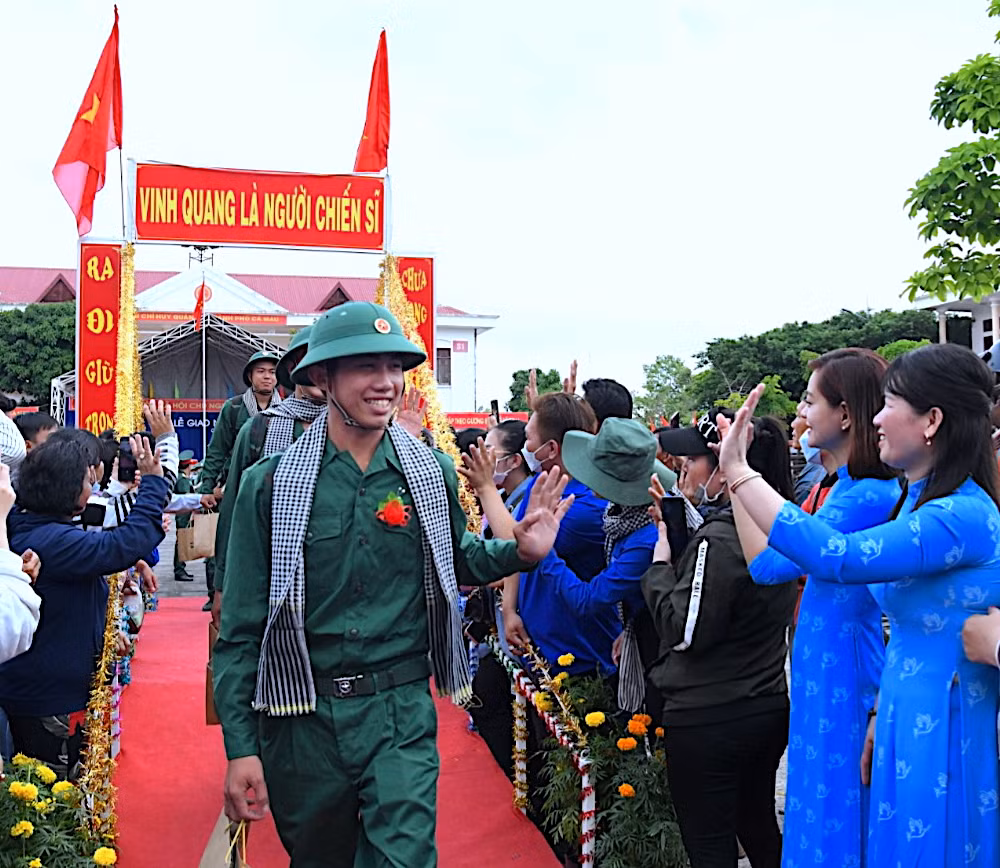 Tuổi trẻ Cà Mau trong tâm trạng hồ hởi lên đường làm nhiệm vụ với Tổ quốc tại buổi giao nhận quân 2023 vào sáng 9/2.