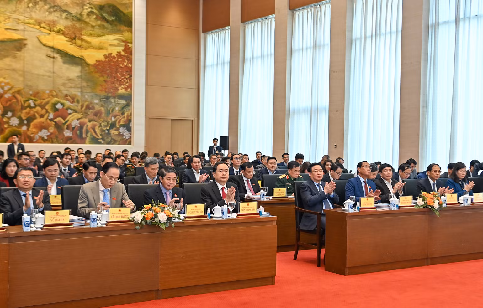 Chủ tịch Quốc hội Vương Đình Huệ, Phó Chủ tịch Thường trực Quốc hội Trần Thanh Mẫn và các Phó Chủ tịch Quốc hội cùng các đại biểu dự Hội nghị. Chủ tịch Quốc hội Vương Đình Huệ, Phó Chủ tịch Thường trực Quốc hội Trần Thanh Mẫn và các Phó Chủ tịch Quốc hội cùng các đại biểu dự Hội nghị.