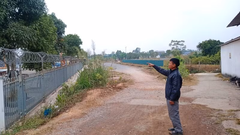 Anh Hà Văn Thủ nhiều lần phản ánh, đề nghị Nhà máy cột thép mạ kẽm Thái Nguyên không gây ảnh hưởng đến đời sống người dân, công nhân, nhưng không có chuyển biến. Anh Hà Văn Thủ nhiều lần phản ánh, đề nghị Nhà máy cột thép mạ kẽm Thái Nguyên không gây ảnh hưởng đến đời sống người dân, công nhân, nhưng không có chuyển biến.