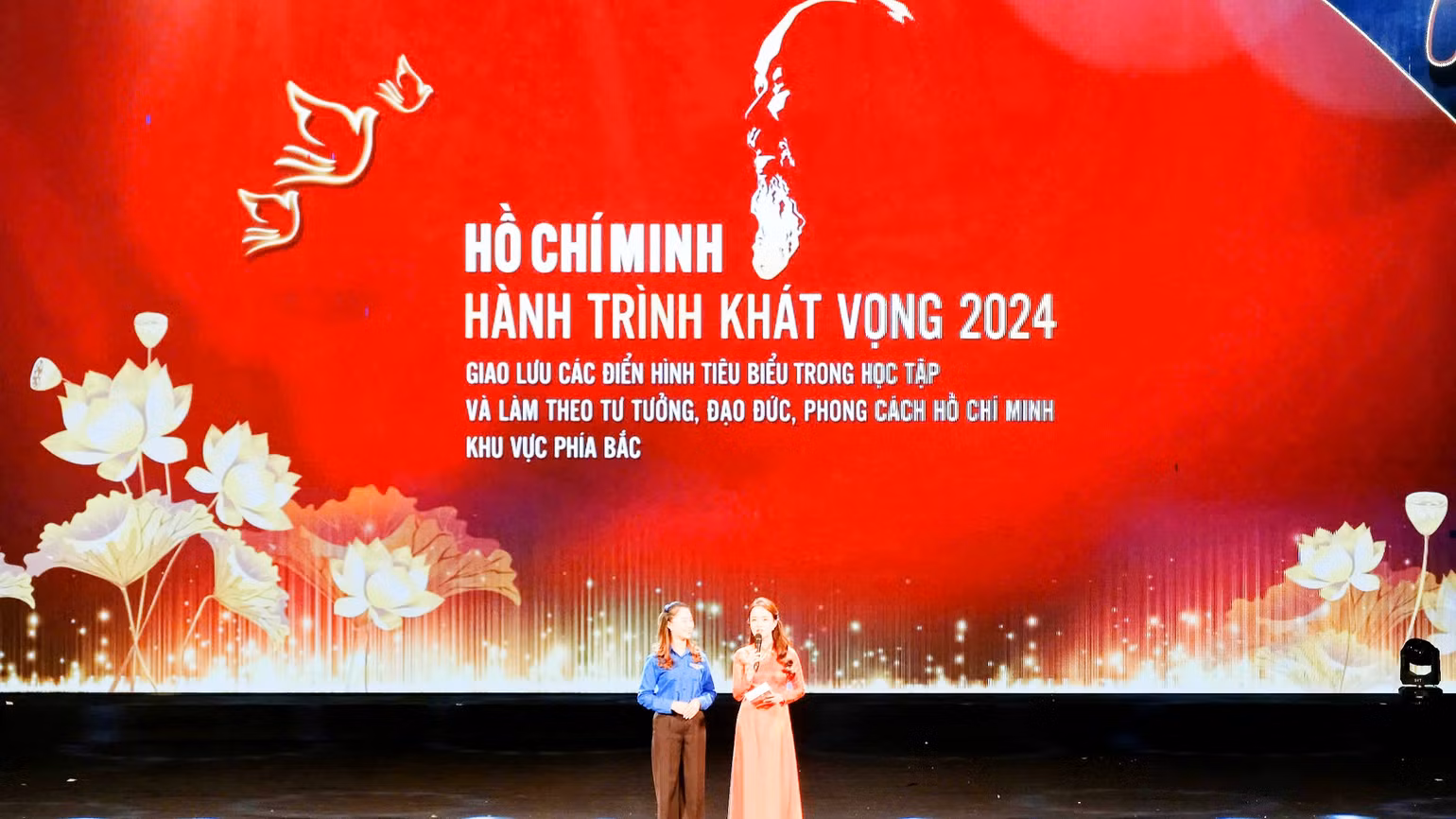 Bí thư Đoàn xã Tam Hưng, huyện Thanh Oai, thành phố Hà Nội Nguyễn Thị Quỳnh Thư truyền cảm hứng, vận động người trẻ nghiên cứu, sưu tầm, số hóa di tích để lan tỏa thuận lợi trong cộng đồng, xã hội. Bí thư Đoàn xã Tam Hưng, huyện Thanh Oai, thành phố Hà Nội Nguyễn Thị Quỳnh Thư truyền cảm hứng, vận động người trẻ nghiên cứu, sưu tầm, số hóa di tích để lan tỏa thuận lợi trong cộng đồng, xã hội.