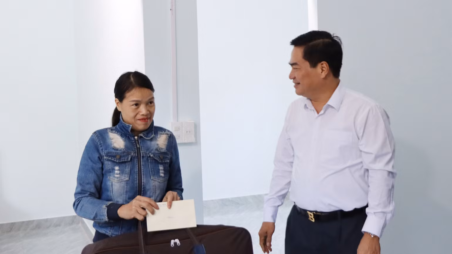 Sự hỗ trợ của Nhà nước, cộng đồng là nguồn lực quan trọng giúp hộ nghèo, cận nghèo làm ngôi nhà mới.