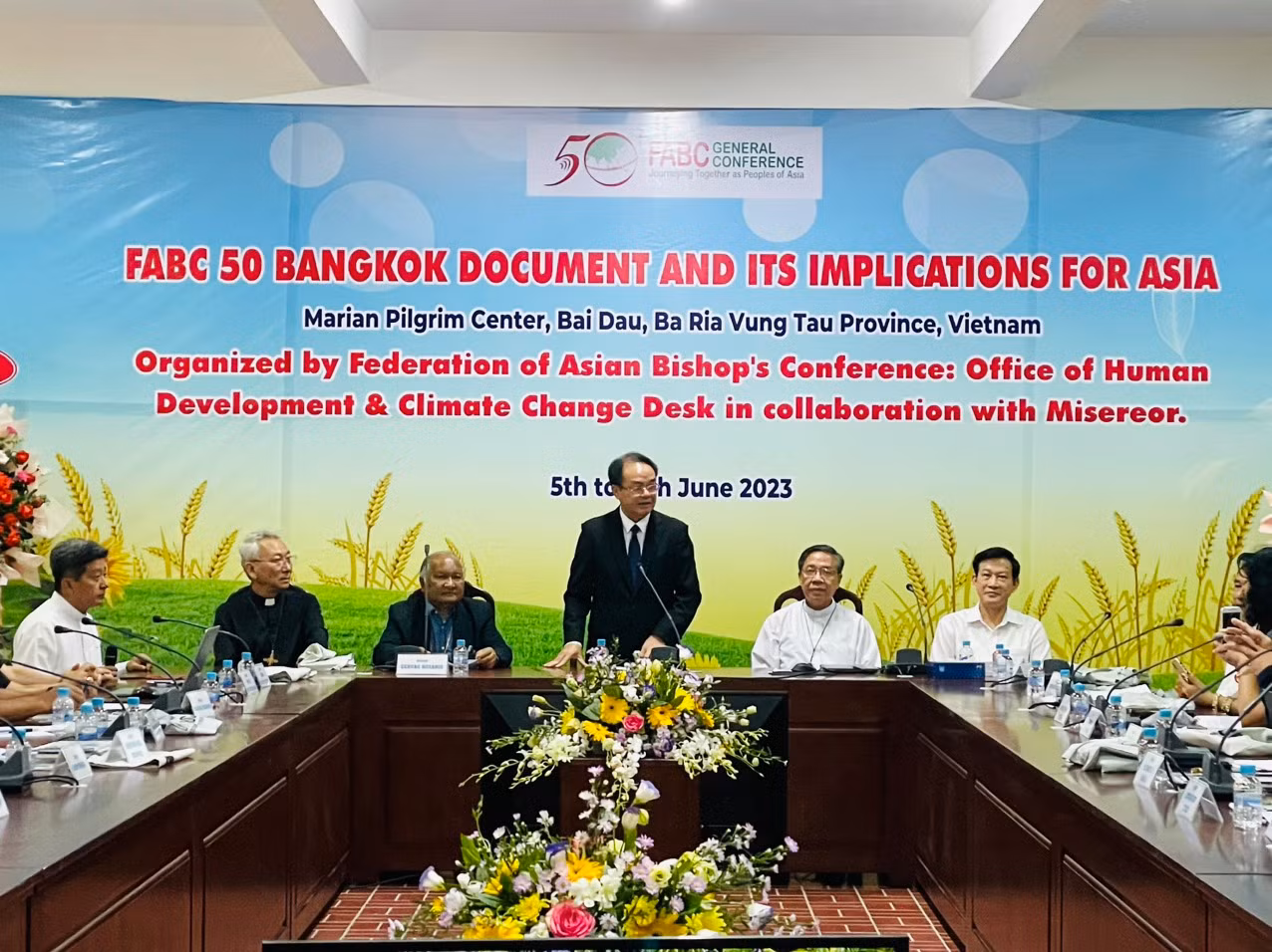 Thứ trưởng Nội vụ phát biểu tại Hội nghị.