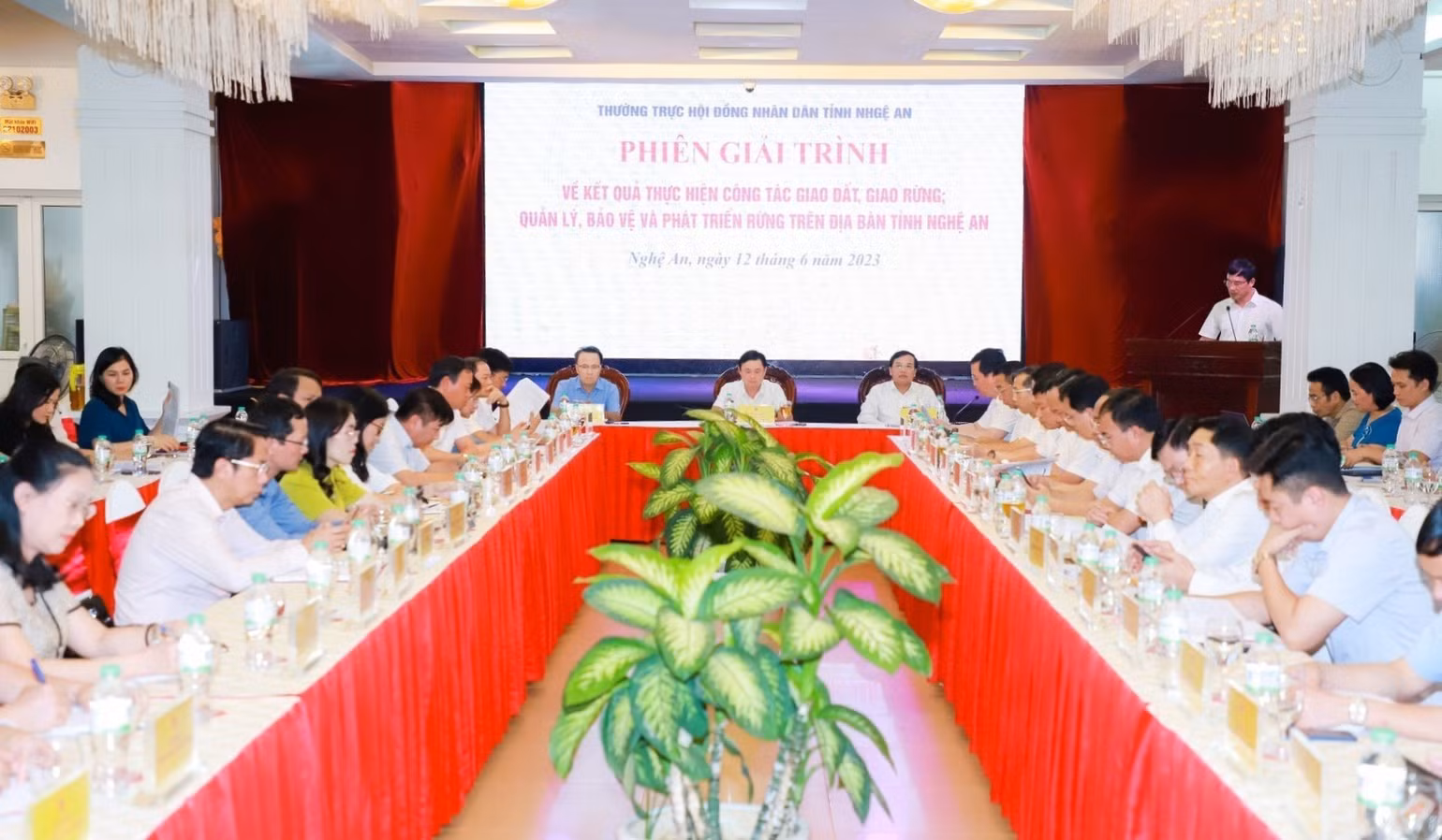Các phiên giải trình được Hội đồng nhân dân tỉnh Nghệ An thực hiện có hiệu quả tốt. Các phiên giải trình được Hội đồng nhân dân tỉnh Nghệ An thực hiện có hiệu quả tốt.