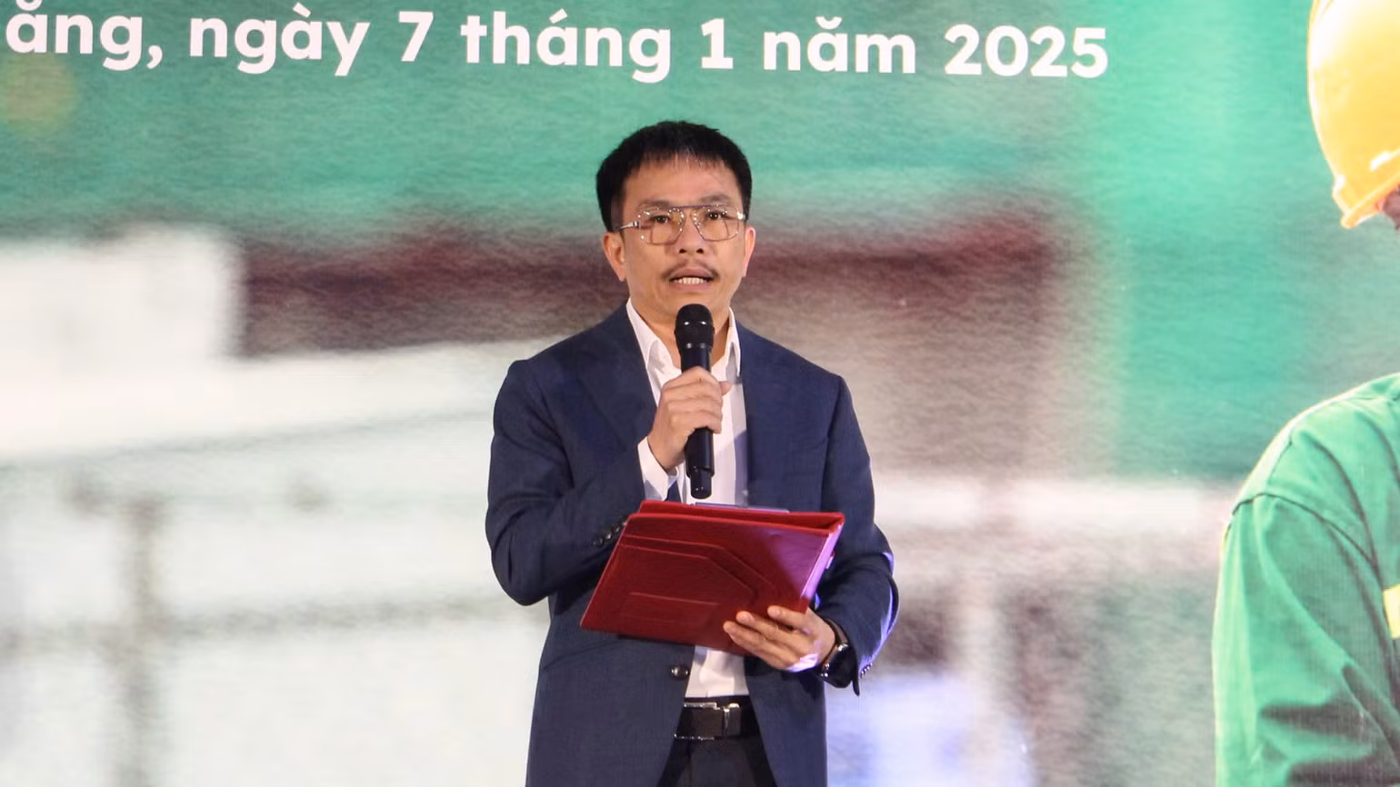 Quyền Trưởng Cơ quan thường trực Báo Nhân Dân tại Đà Nẵng Phan Thái Sơn phát biểu. Quyền Trưởng Cơ quan thường trực Báo Nhân Dân tại Đà Nẵng Phan Thái Sơn phát biểu.