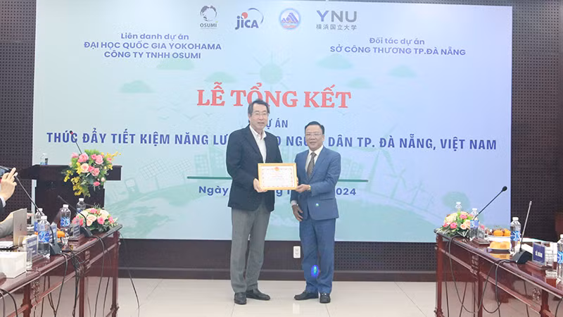 Khen thưởng đơn vị hoàn thành dự án.