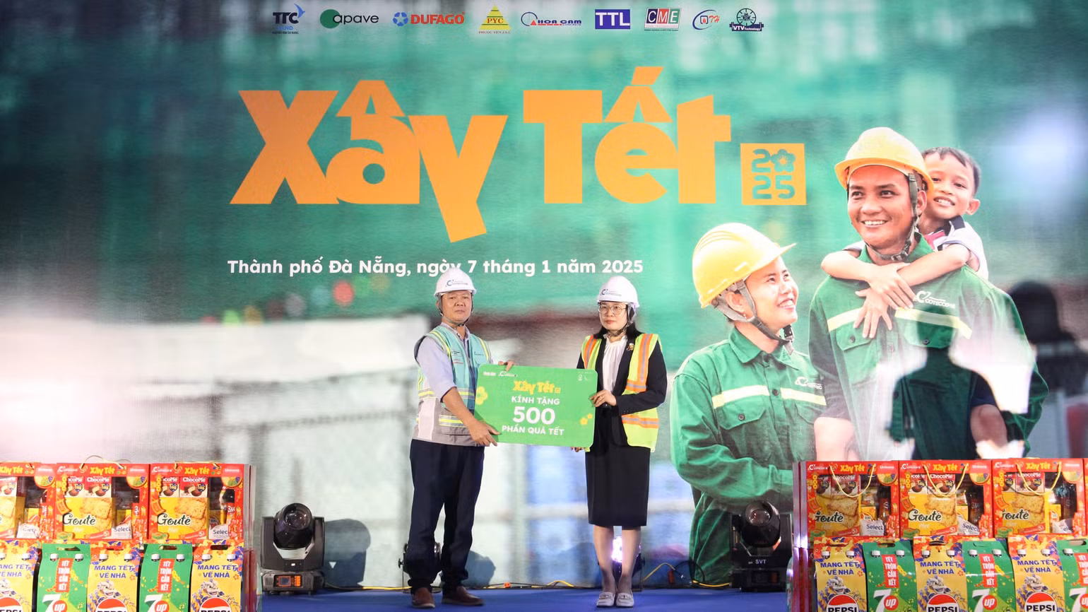 Chương trình trao 500 suất quà cho công nhân, người lao động. Chương trình trao 500 suất quà cho công nhân, người lao động.