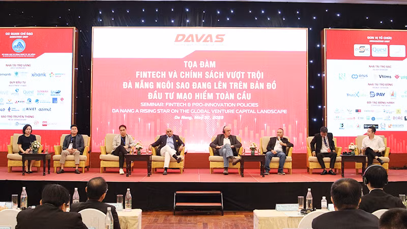 Trong khuôn khổ DAVAS cũng diễn ra 3 tọa đàm đầu tư. Trong khuôn khổ DAVAS cũng diễn ra 3 tọa đàm đầu tư.
