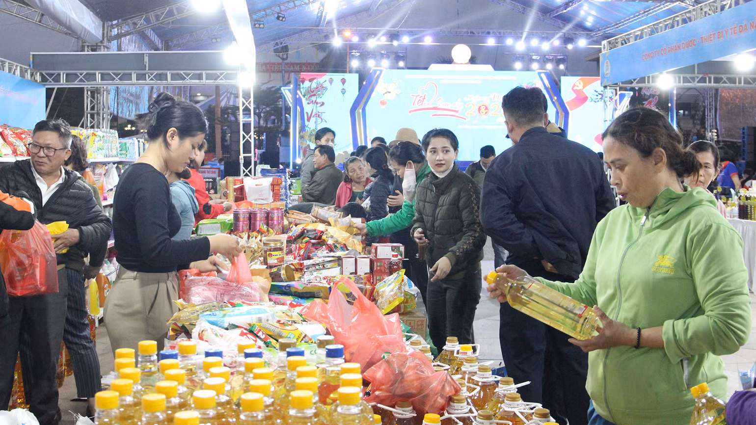 Liên đoàn Lao động thành phố dành tặng 40.000 phiếu mua hàng cho người lao động Liên đoàn Lao động thành phố dành tặng 40.000 phiếu mua hàng cho người lao động
