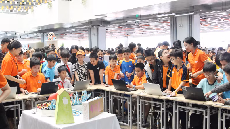 Ngày hội thu hút đông đảo học sinh tham gia. Ngày hội thu hút đông đảo học sinh tham gia.