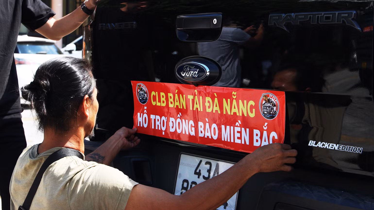 Câu lạc bộ xe bán tải Đà Nẵng lần này đi với 15 xe bán tải và 30 thành viên, cả đoàn sẽ phối hợp địa phương tham gia hỗ trợ, vận chuyển hàng hóa đến với người dân vùng ngập lụt.
