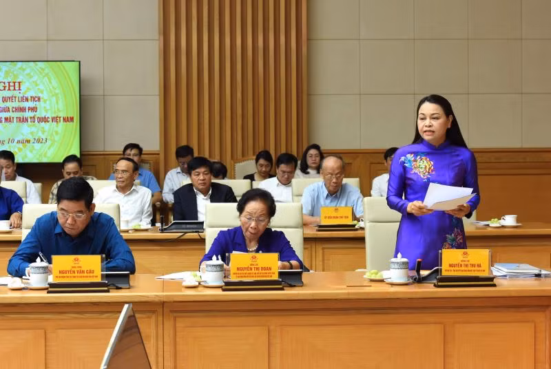 Phó Chủ tịch, kiêm Tổng Thư ký Ủy ban Trung ương Mặt trận Tổ quốc Việt Nam Nguyễn Thị Thu Hà phát biểu. Phó Chủ tịch, kiêm Tổng Thư ký Ủy ban Trung ương Mặt trận Tổ quốc Việt Nam Nguyễn Thị Thu Hà phát biểu.