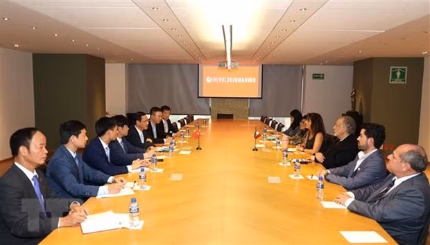 Quang cảnh làm việc giữa Đoàn công tác và Lãnh đạo Đảng Cách mạng Thể chế (PRI) của Mexico. (Ảnh: Phi Hùng/TTXVN) Quang cảnh làm việc giữa Đoàn công tác và Lãnh đạo Đảng Cách mạng Thể chế (PRI) của Mexico. (Ảnh: Phi Hùng/TTXVN)