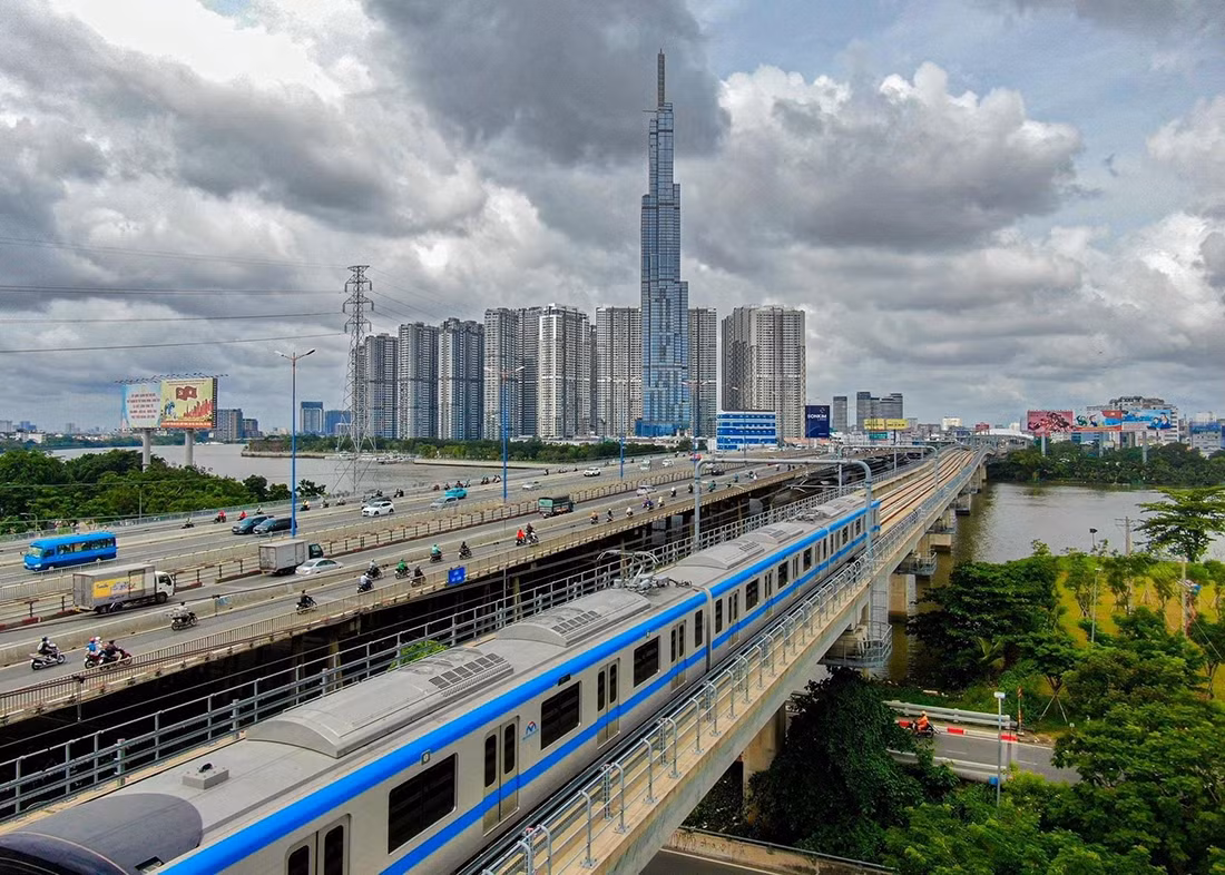 Tuyến Metro số 1 Bến Thành- Suối Tiên được đề xuất kéo dài đến Đồng Nai và Bình Dương giúp vận chuyển hành khách đi lại thuận tiện giữa các địa phương. (Ảnh QUÝ HIỀN)