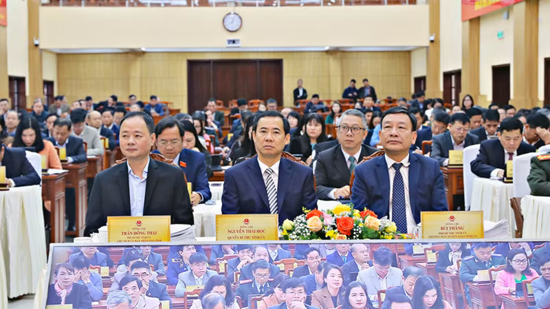 Các đồng chí Thường trực Tỉnh ủy Lâm Đồng dự khai mạc kỳ họp thứ 21, Hội đồng nhân dân tỉnh khóa 10, ngày 9/12.