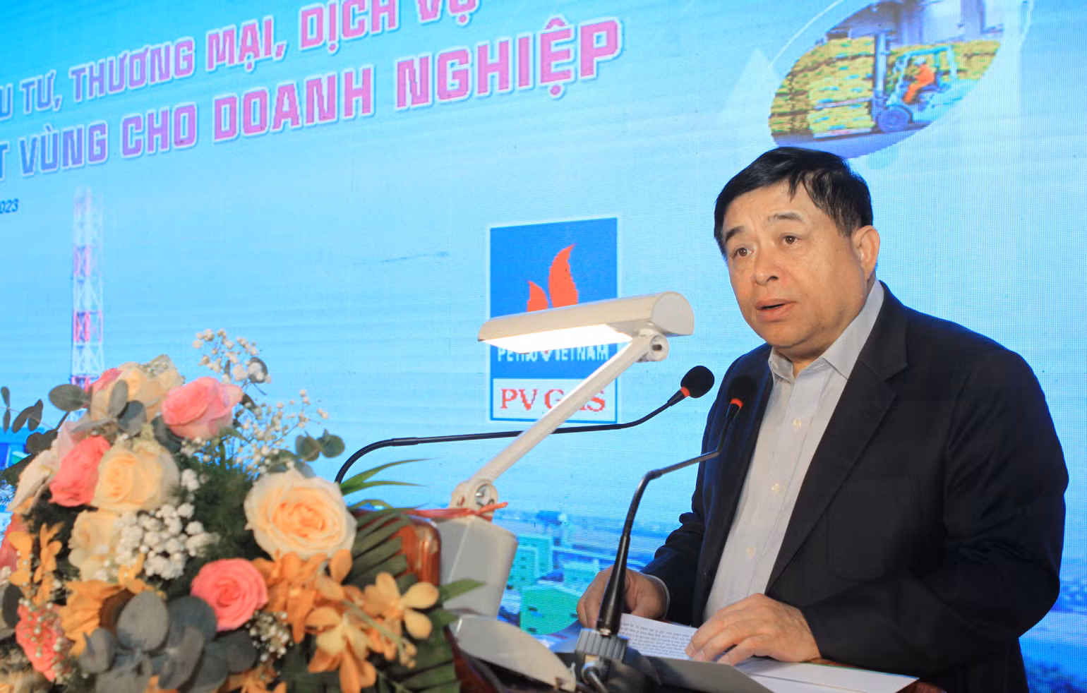 Bộ trưởng Kế hoạch và Đầu tư Nguyễn Chí Dũng cho biết sẽ xây dựng cơ chế, chính sách cụ thể để phát triển vùng đồng bằng sông Hồng. Bộ trưởng Kế hoạch và Đầu tư Nguyễn Chí Dũng cho biết sẽ xây dựng cơ chế, chính sách cụ thể để phát triển vùng đồng bằng sông Hồng.