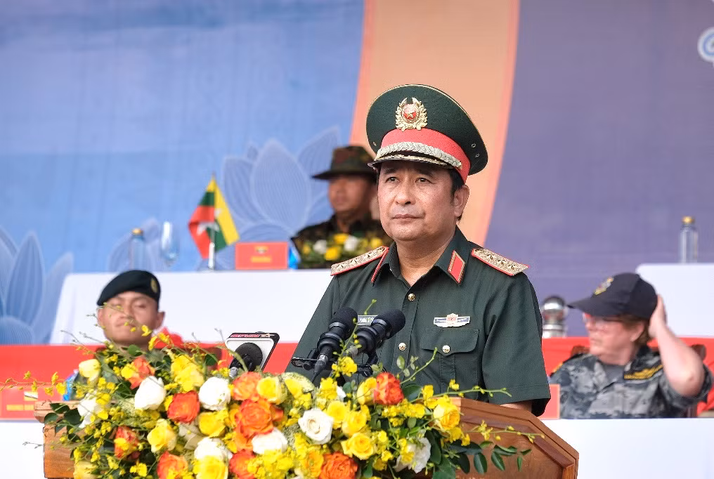 Thượng tướng Phùng Sĩ Tấn phát biểu ý kiến tại buổi lễ.
