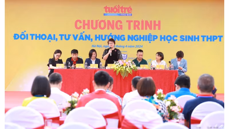 Đại diện Bộ Giáo dục và Đào tạo thông tin về công tác tuyển sinh. Đại diện Bộ Giáo dục và Đào tạo thông tin về công tác tuyển sinh.